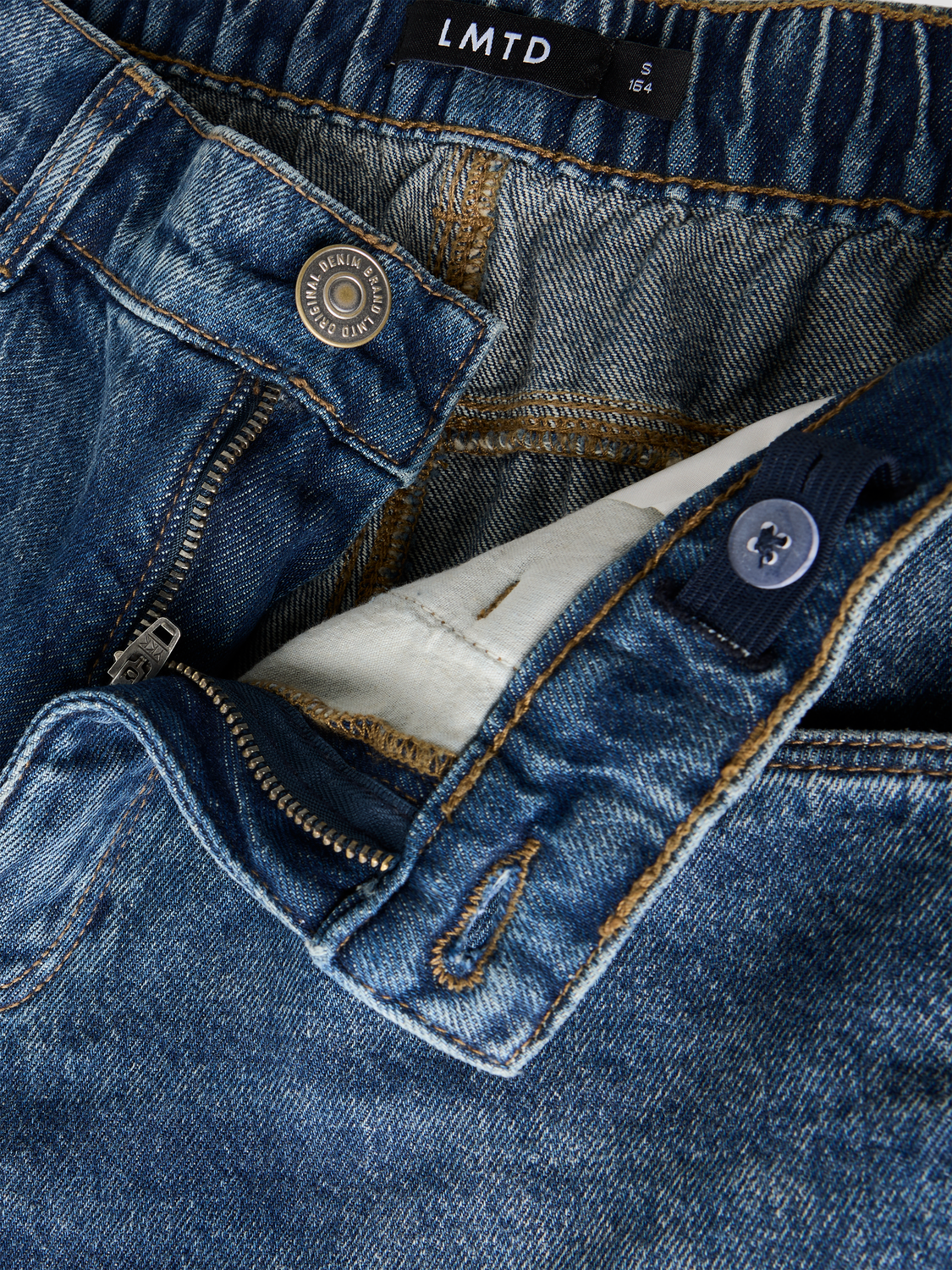 model_shot-front_full